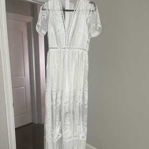 White lace maxi romper. Size large. NWT.